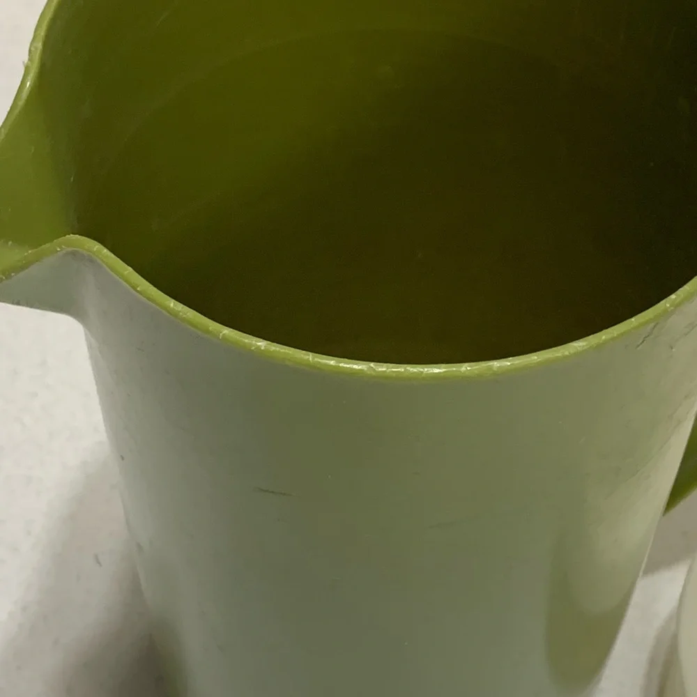 Rubbermaid Pitcher 2 1/4 Quarts drinking vintage Green MCM lid serve ware